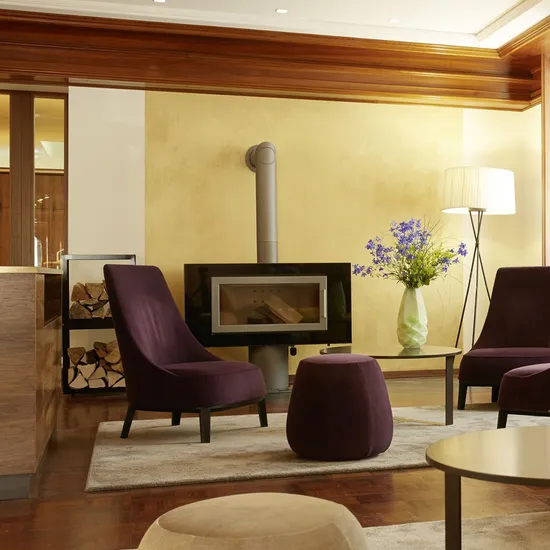kaminlounge-mit-bolos.jpg
